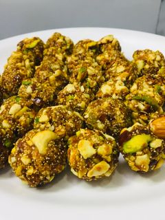 A picture of Dry fruits energy balls.