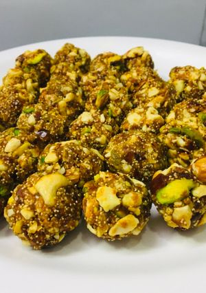 A picture of Dry fruits energy balls.