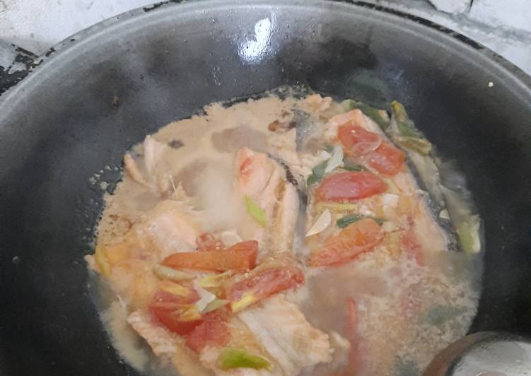 Langkah memasak Tetelan Salmon (salmon bone) Lezat