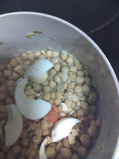 Una foto de Garbanzos de bote con sofrito a mi manera