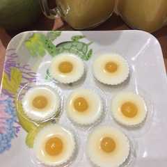 A picture of Puding Ceplok Telor.