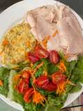 Hummus, pavo y ensalada 🥗