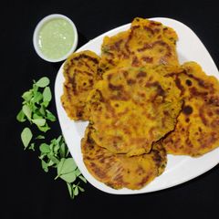 A picture of Aloo methi paratha.