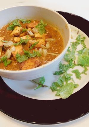 A picture of LEHSUNI PANEER gravy.