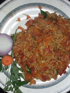 A picture of Spicy tangy noodles.