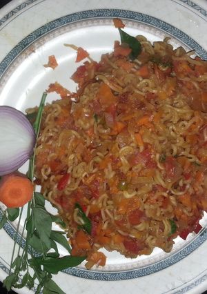A picture of Spicy tangy noodles.