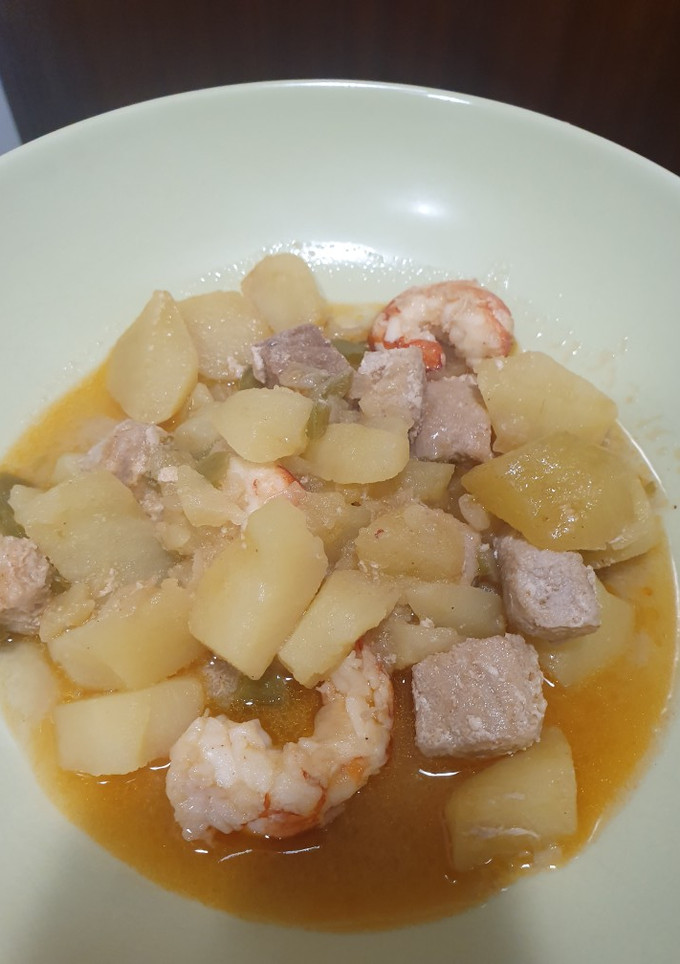 Una foto de Marmitako de atún con gambones