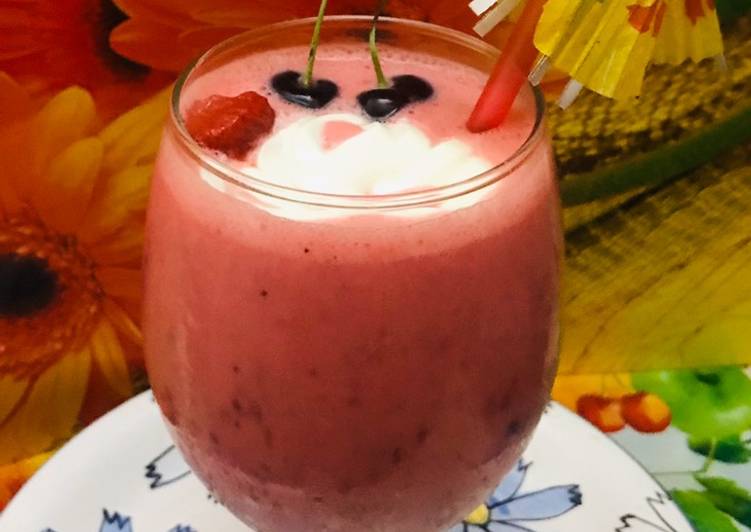 Simple Way to Prepare Ultimate Tripe Berry Smoothie