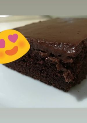 صورة لوصفة كيكة شوكولاتة هشة مع صوص شكولاتة بنكهة البندق 🍰🎂⁦❤️⁩🤗😍