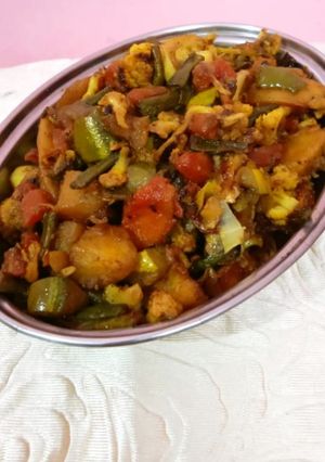 মিক্সড সবজি (Mix sabji recipe in Bengali) রেসিপির প্রধান ছবি