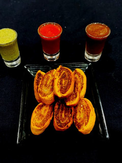ભાખરવડી (Bhakarwadi Recipe In Gujarati) રેસીપી મુખ્ય ફોટો