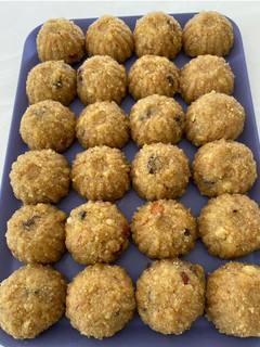 ચુરમાના લાડુ (Churma Ladoo Recipe In Gujarati) રેસીપી મુખ્ય ફોટો