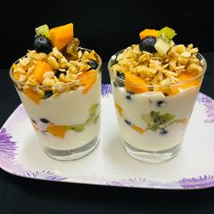 A picture of Fruits yoghurt parfait.