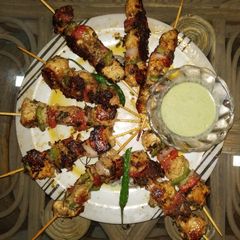 A picture of Chicken tikka.