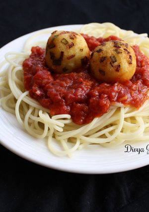 A picture of Spaghetti in Bolognese Sauce with Golden Paneer Balls.