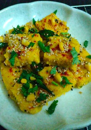 લીલી મકાઈ ના ઢોકળા (Fresh Maize Dhokala Recipe in gujarati) રેસીપી મુખ્ય ફોટો