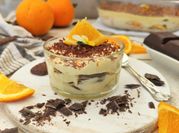 Una foto di tiramisù con pavesini cioccolato