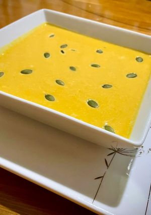 Una foto de Crema de zapallo 🎃 al curry