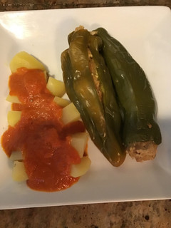 Una foto de Pimientos rellenos vegetarianos con salsa de tomate en Thermomix
