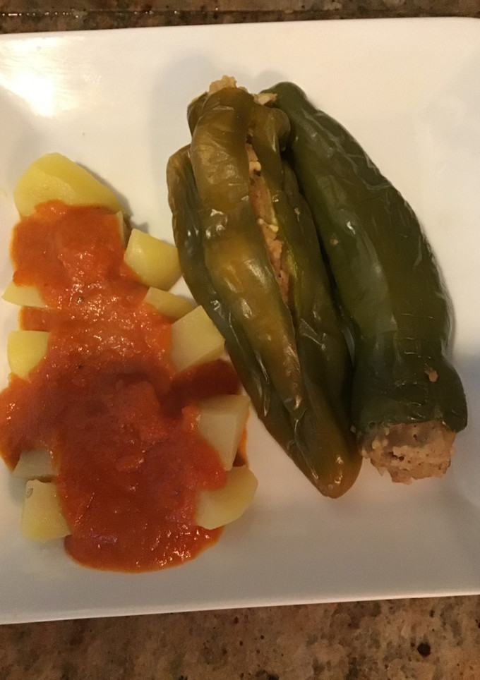 Una foto de Pimientos rellenos vegetarianos con salsa de tomate en Thermomix