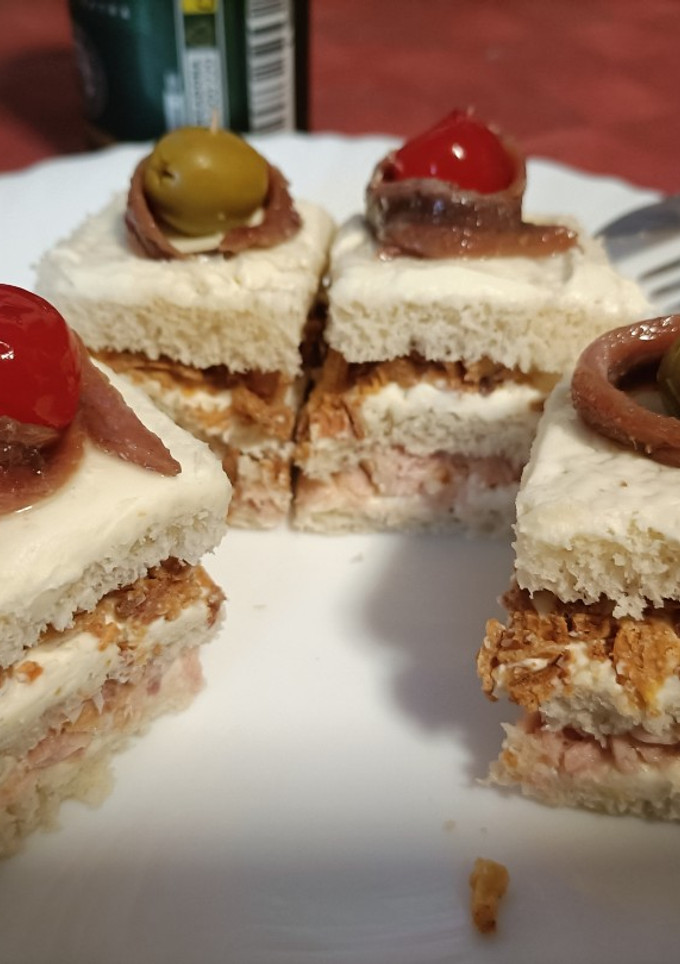 Una foto de Bocaditos de mascarpone con atún y anchoas