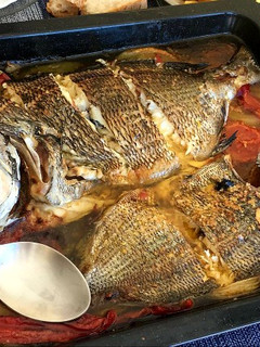 Una foto de Sargo al horno