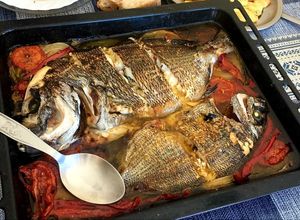 Una foto de Sargo al horno