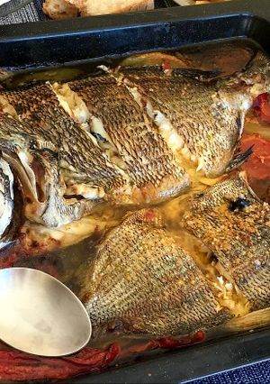 Una foto de Sargo al horno