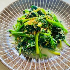 A picture of Garlicky Spinach with Eggs (Microwave).