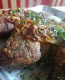Mojarra frita con ajillo y mantequilla al limón