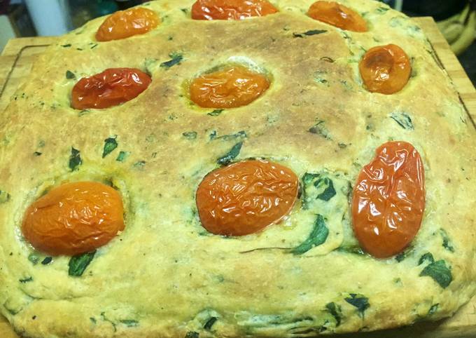 Focaccia de tomates (con espinaca) Receta de Hernan Diego Martin- Cookpad