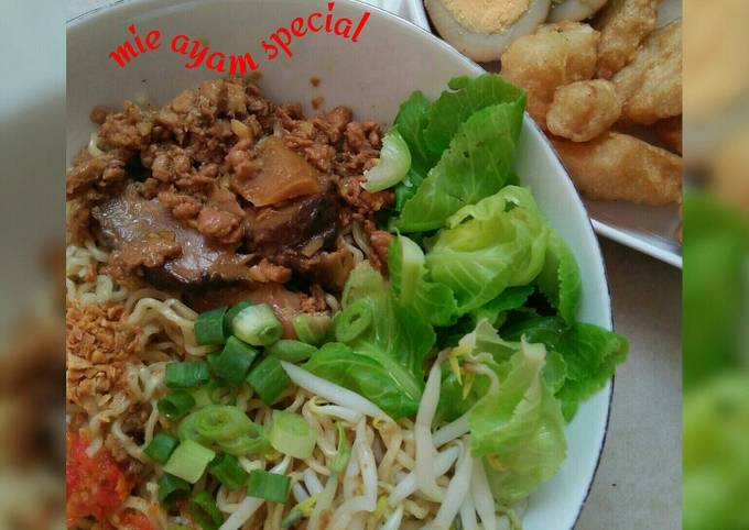 Mie ayam spesial