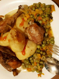 A picture of Roast potatoes served with grilled chicken and peas sauce.