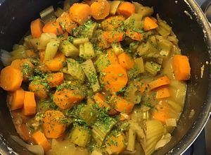 Une photo de Carottes et céleri branche au cumin