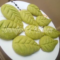 A picture of Leaf shaped cookies.