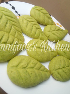 A picture of Leaf shaped cookies.