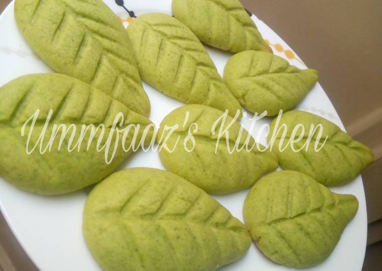 Leaf shaped cookies