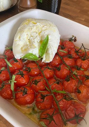 Une photo de ☆Tomates Cerises Rôties et Buratta☆