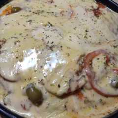 Una foto de Pizza con harina leudante, alta y esponjosa💕