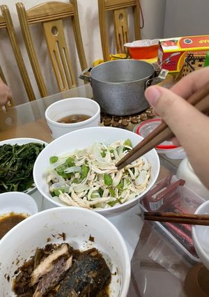 Hình của món Nộm gà xé phay.