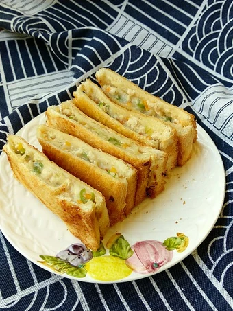 Langkah Gampang Menyiapkan Resep Roti tawar isi rogut ayam yang Lezat Sekali Anti Ribet, Uenak Banget