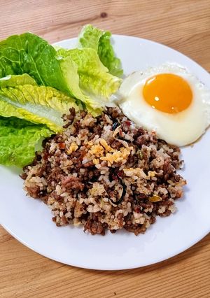 รูปของ ข้าวผัดกะเพราคลุกเนื้อสับไข่ดาว