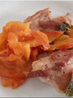 Una foto de Pollo con chutney de durazno y jengibre