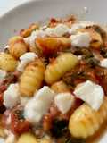 Gnocchi al pomodoro con spinaci e mozzarella 🥔🥬🥫🐮