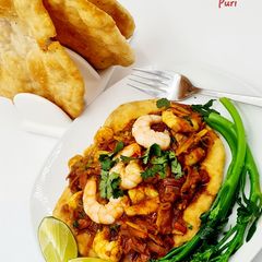 A picture of King prawn bhuna on Puri.