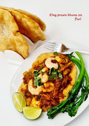 A picture of King prawn bhuna on Puri.