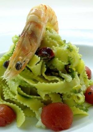 Foto di Pappardelle ricce con mazzancolle, crema di fave fresche e pachino caramellato