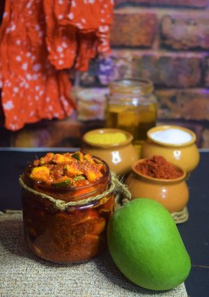 A picture of Kache Aam Ka Aachar.