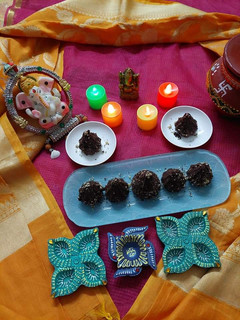 चॉकलेट वालनट मोदक(chocolate walnut modak recipe in hindi) रेसिपी मुख्य फोटो