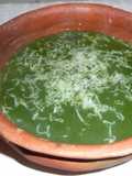 Sopa verde de espinacas ("Hulk")